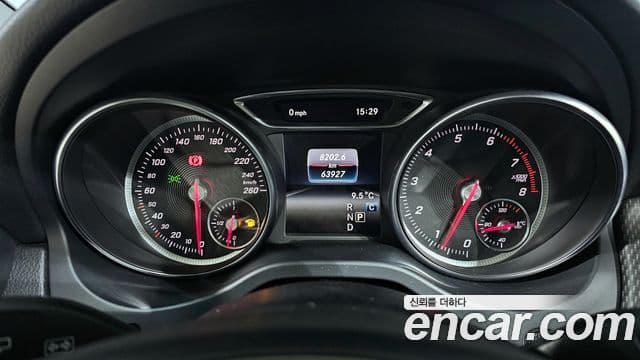 Mercedes-Benz GLA-Class 2019 — Şəkil 18/20