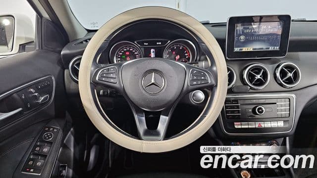Mercedes-Benz GLA-Class 2019 — Şəkil 11/20