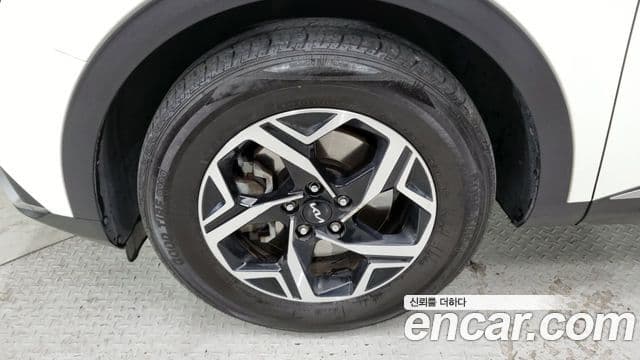 Kia Sportage 2021 — ფოტო 5/18