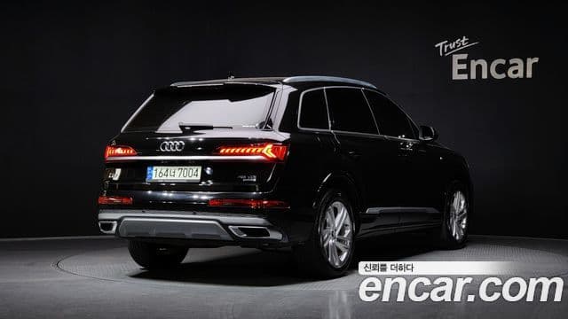 Audi Q7 2022 — Şəkil 2/20