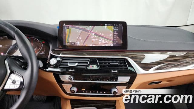 BMW 5 Series 2022 — фото 14 из 20