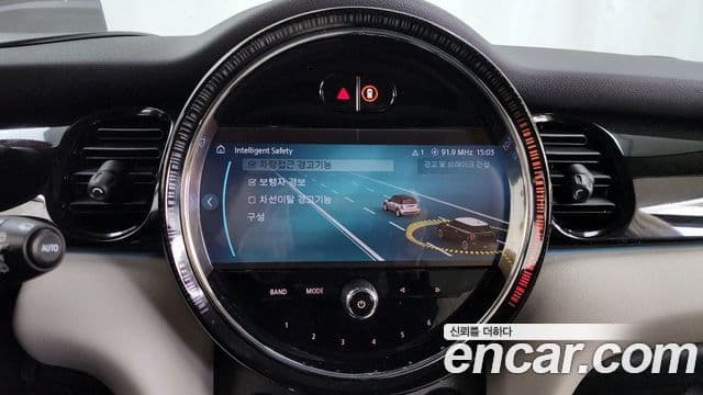 Mini Cooper S 2023 — фото 16 из 20