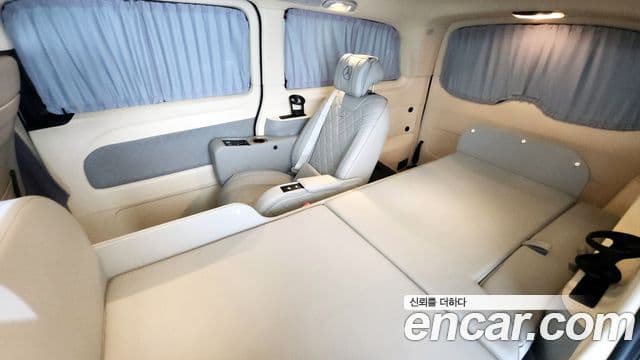 Mercedes-Benz V-Class 2020 — Photo 7/20