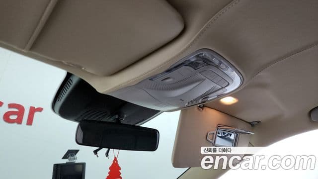 Mercedes-Benz V-Class 2020 — Photo 17/20