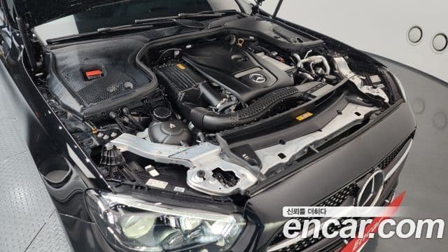 Mercedes-Benz E-Class 2022 — ფოტო 8/20