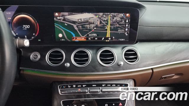 Mercedes-Benz E-Class 2022 — ფოტო 2/20
