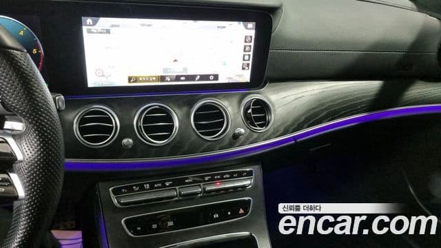 Mercedes-Benz E-Class 2022 — фото 12 из 18
