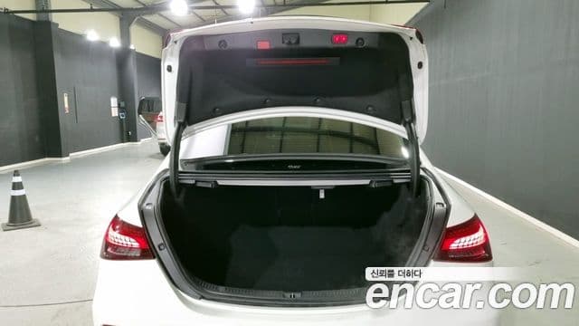 Mercedes-Benz E-Class 2022 — фото 18 из 18
