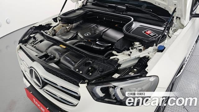 Mercedes-Benz GLE-Class 2019 — Photo 9/20