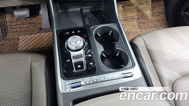 Kia Carnival 2024 — Şəkil 8/20