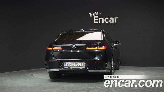 BMW 7 Series 2023 — Photo 4/19
