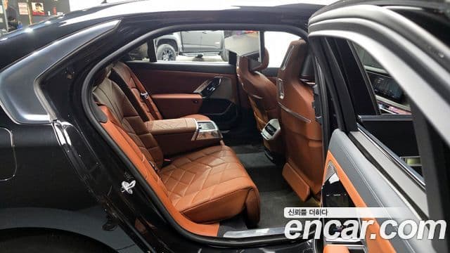 BMW 7 Series 2023 — Photo 13/19