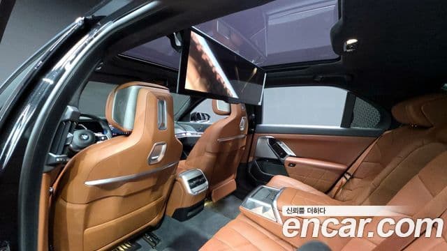 BMW 7 Series 2023 — Photo 7/19