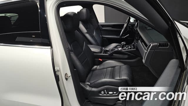 Porsche Cayenne 2020 — ფოტო 10/20