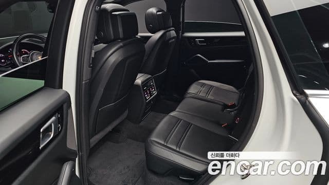Porsche Cayenne 2020 — фото 12 из 20