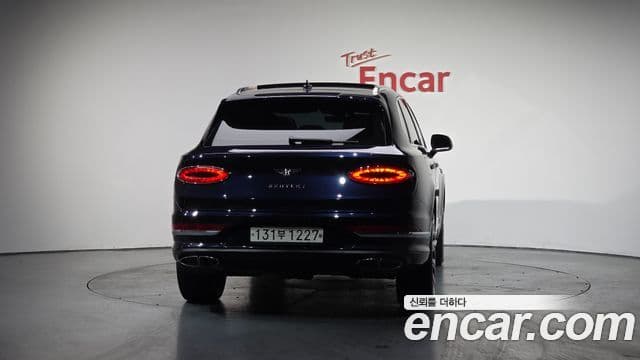 Bentley Bentayga 2022 — ფოტო 4/20
