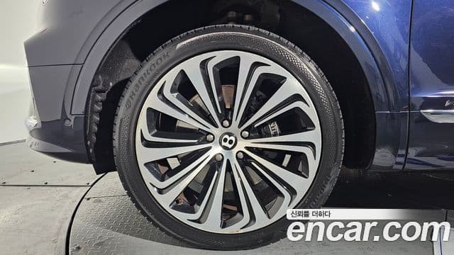 Bentley Bentayga 2022 — ფოტო 5/20