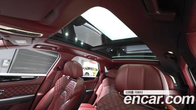 Bentley Bentayga 2022 — ფოტო 17/20