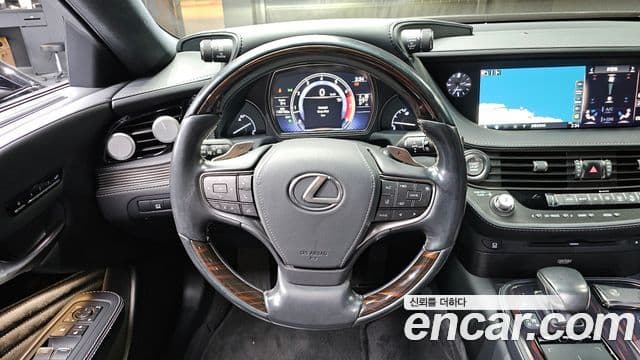 Lexus LS500 2018 — ფოტო 13/20