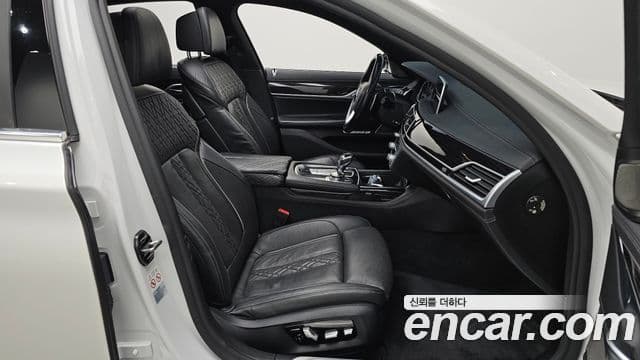 BMW 7 Series 2018 — фото 11 из 20