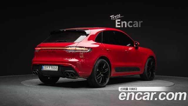 Porsche Macan 2022 — фото 2 из 20