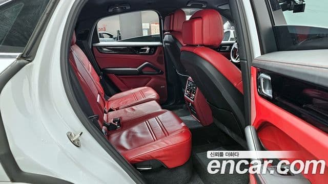 Porsche Cayenne 2020 — фото 12 из 20