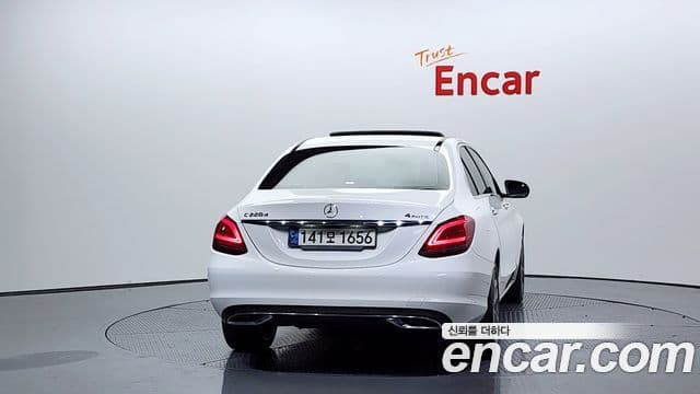 Mercedes-Benz C-Class 2020 — ფოტო 4/20