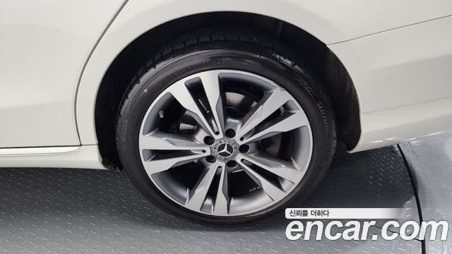 Mercedes-Benz C-Class 2020 — ფოტო 5/20