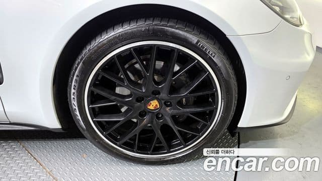 Porsche Panamera 2021 — ფოტო 4/20