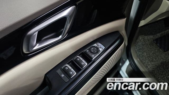 Kia Carnival 2021 — фото 17 из 20