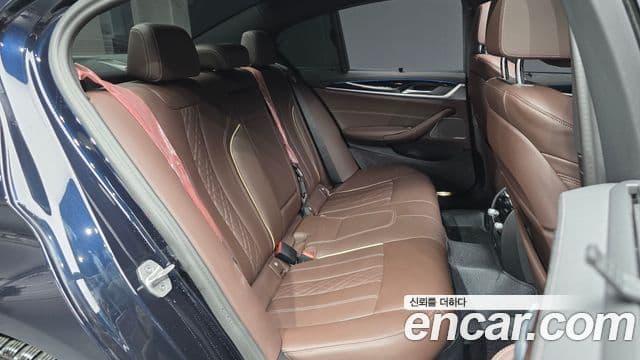 BMW 5 Series 2023 — фото 12 из 20