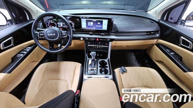 Kia Carnival 2023 — ფოტო 7/20