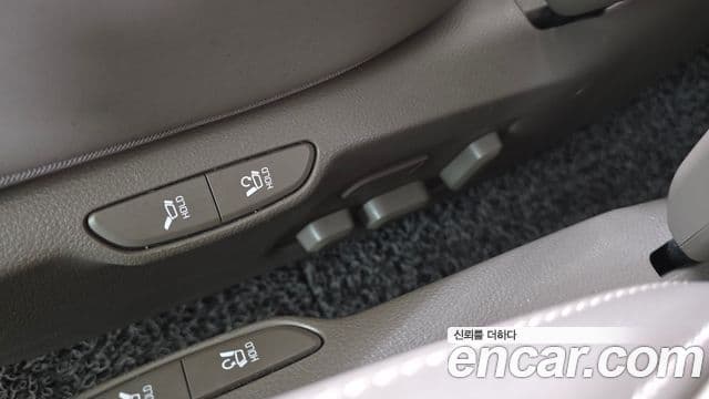 Kia Carnival 2021 — Şəkil 18/20