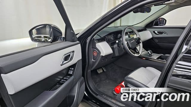 Land Rover Range Rover Velar 2024 — Фото 10/20