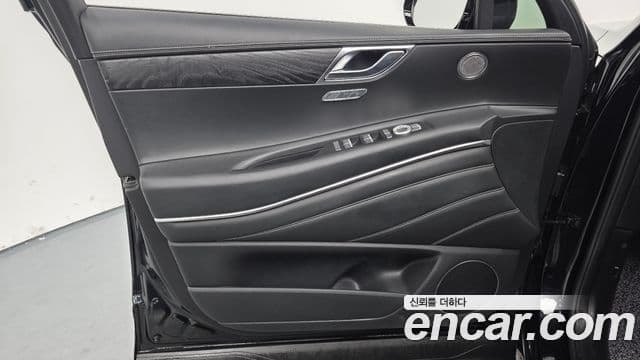 Genesis GV80 2020 — ფოტო 18/20