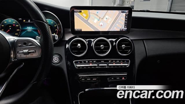 Mercedes-Benz C-Class 2020 — ფოტო 19/20
