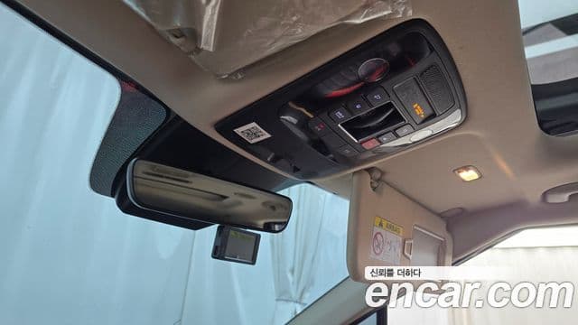 Kia Carnival 2023 — Фото 17/20