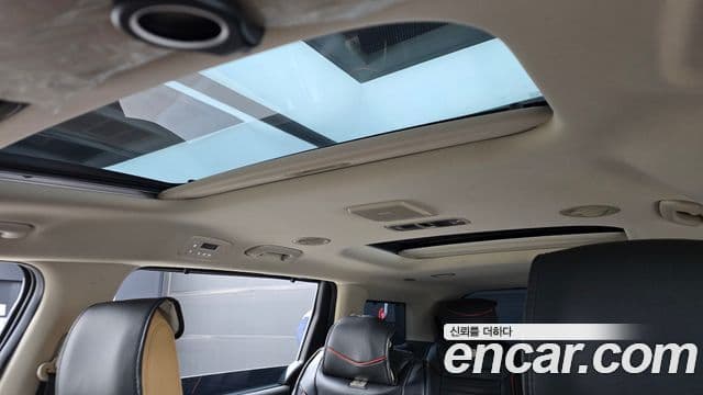 Kia Carnival 2023 — Фото 18/20
