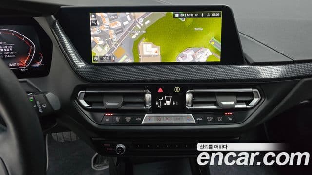 BMW 1 Series 2023 — фото 14 из 20