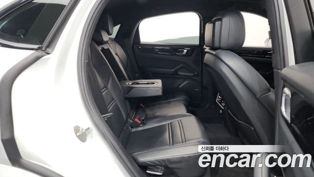 Porsche Cayenne 2021 — Şəkil 12/20