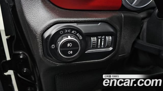 Jeep Wrangler 2018 — Фото 14/20