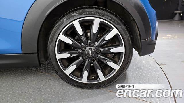 Mini Cooper S 2023 — ფოტო 5/20
