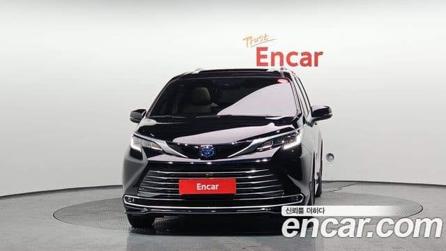 Toyota Sienna 2024 — ფოტო 2/20