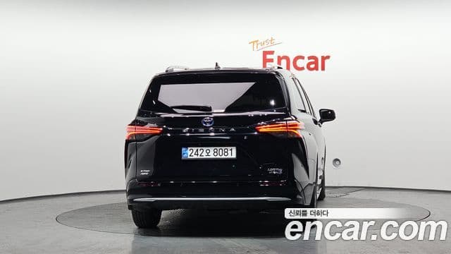 Toyota Sienna 2024 — фото 3 из 20