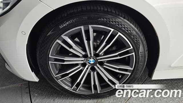 BMW 3 Series 2019 — Фото 5/20