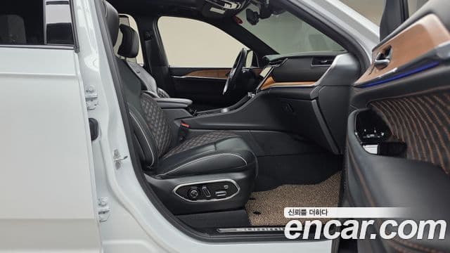 Jeep Grand Cherokee 2023 — фото 11 из 20