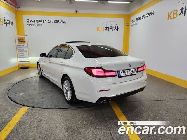 BMW 5 Series 2022 — фото 2 из 20