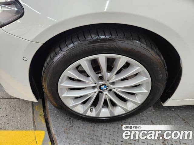 BMW 5 Series 2022 — ფოტო 5/20