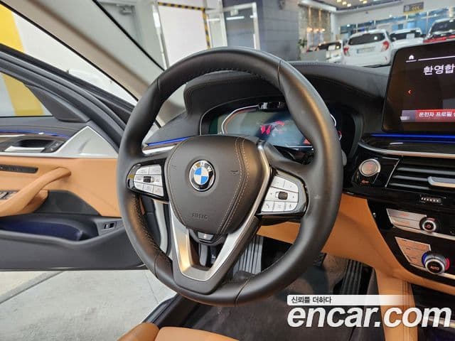BMW 5 Series 2022 — фото 12 из 20