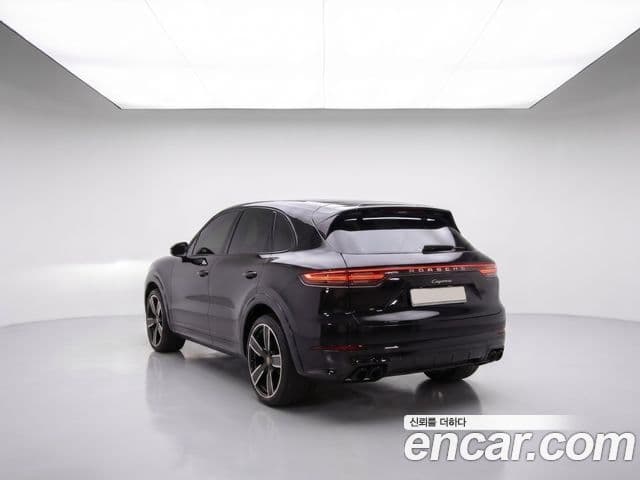 Porsche Cayenne 2020 — ფოტო 10/20